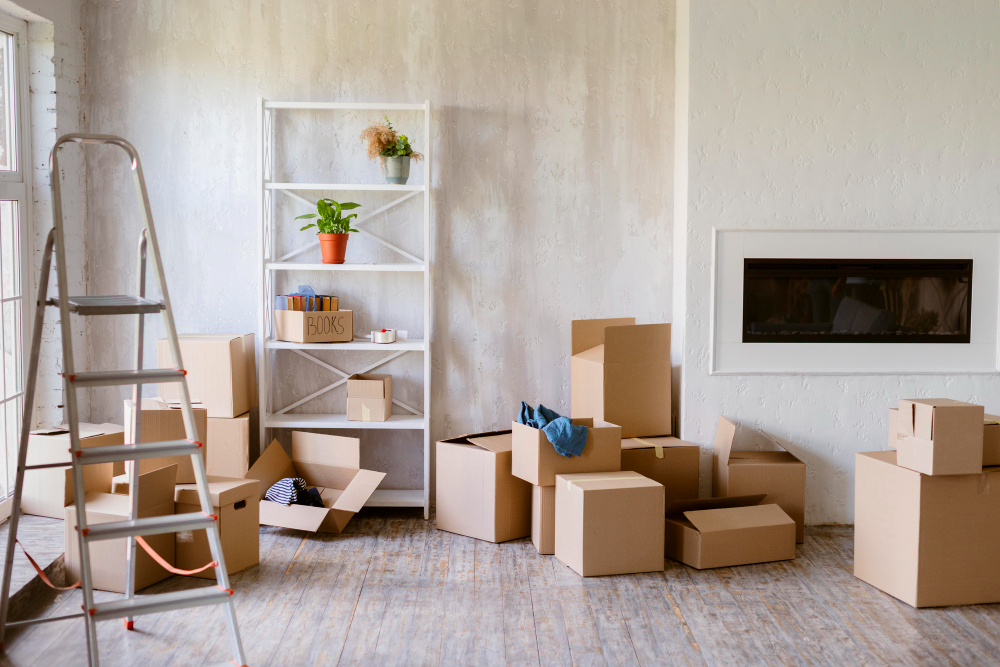 Alt : "Boîtes d'emballage, véhicule de déménagement et checklist du premier emménagement pour un déménagement sans stress"